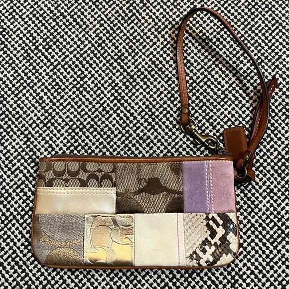 Coach women wristlet - Picture 1 of 6